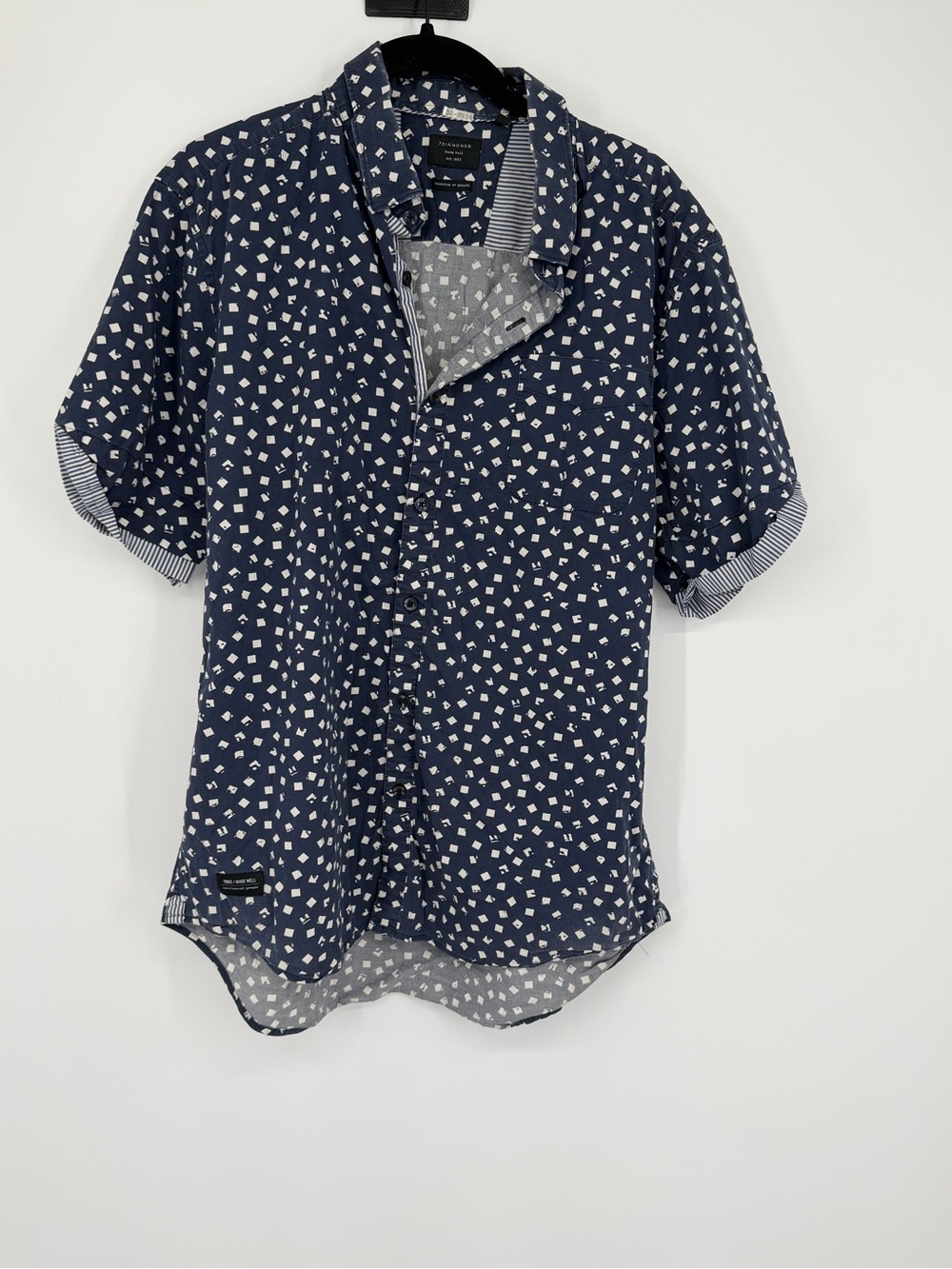 7 Diamonds size large button up
